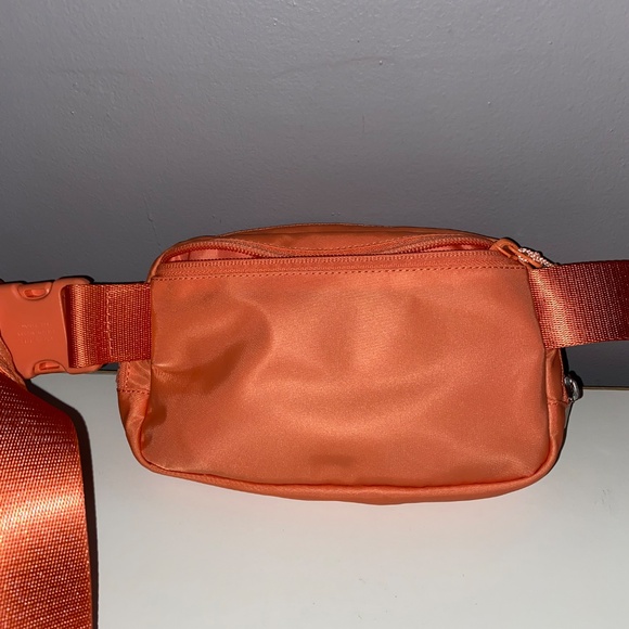 LULULEMON Coral Kiss Everywhere Belt Bag 1L - Picture 12 of 16